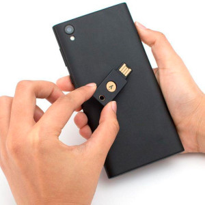 LLAVE SEGURIDAD USB  YUBIKEY 5 NFC 